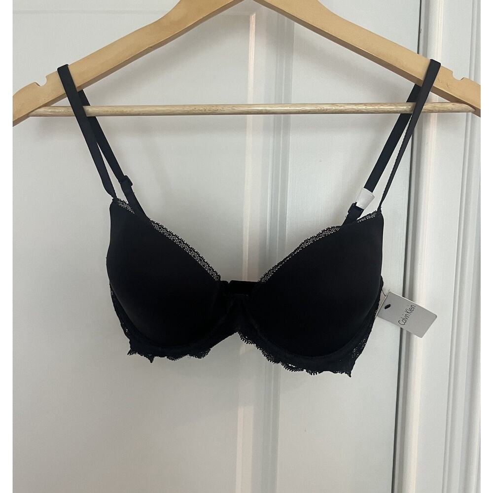 Calvin Klein Women Seductive Comfort Bra size 30 DD black NWT